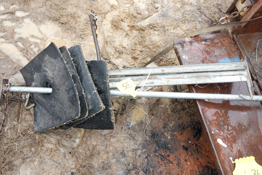Lot 35 Barb wire spinner & Hinge joint strainer AuctionsPlus