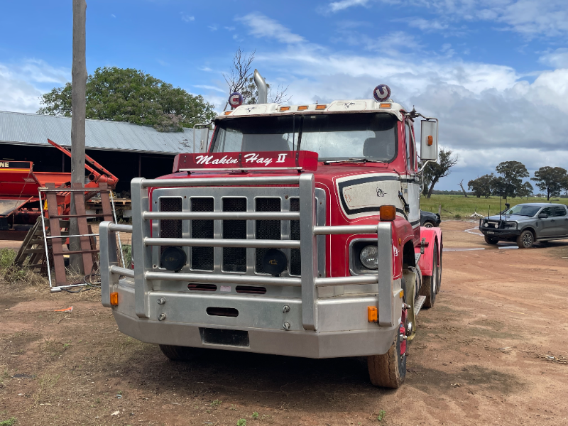 lot-237-international-2600-s-line-prime-mover-auctionsplus