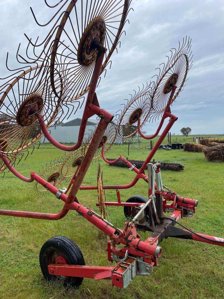 Lot 40 10 WHEEL HAY RAKE AuctionsPlus