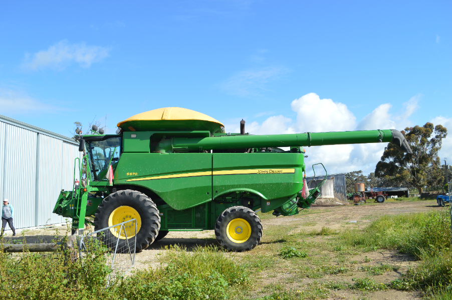Lot 1 - John Deere S670 Header | AuctionsPlus