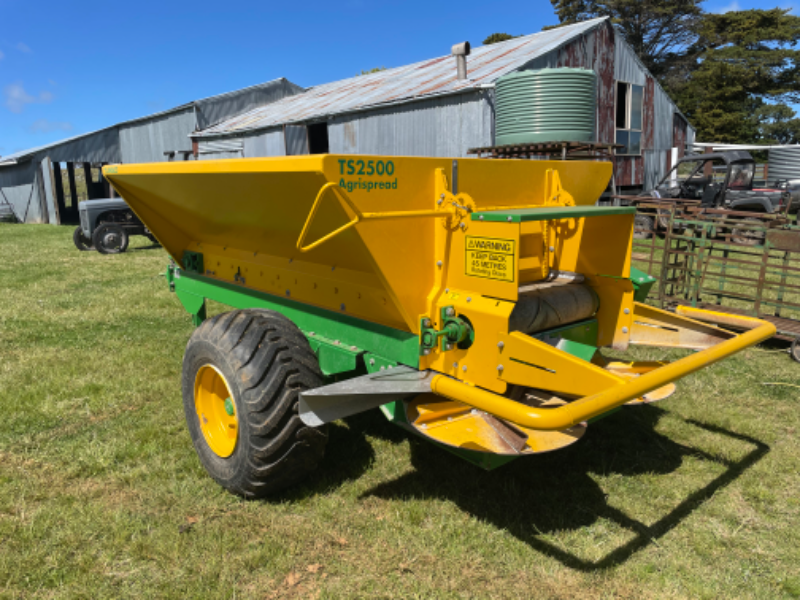 lot-20-landaco-fertiliser-spreader-auctionsplus