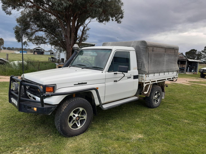 Lot 235 - Toyota Landcruiser Ute | AuctionsPlus