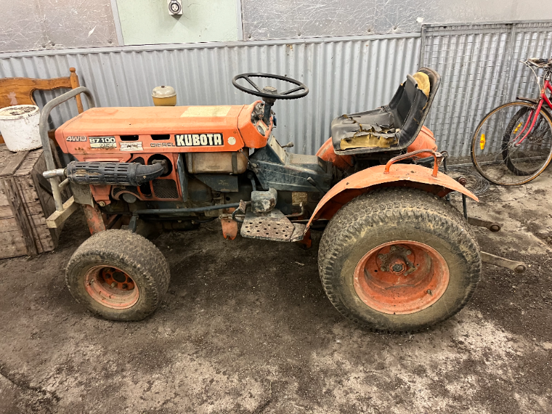 Lot 20 Kubota B7100 tractor AuctionsPlus