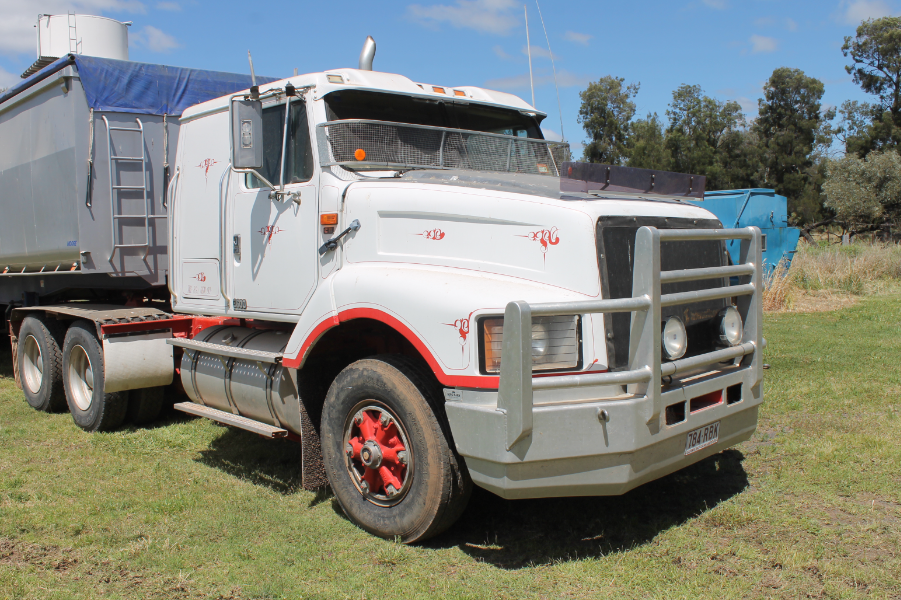 Lot 4 - 1994 International 3600 prime mover S/Linek | AuctionsPlus