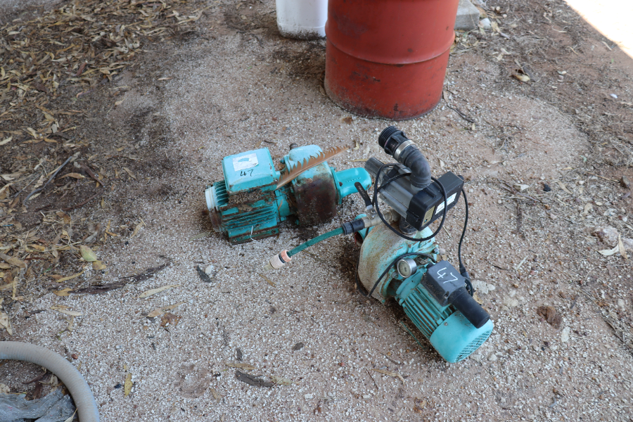 Lot 47 2 x Onga Water Pumps, 240V AuctionsPlus