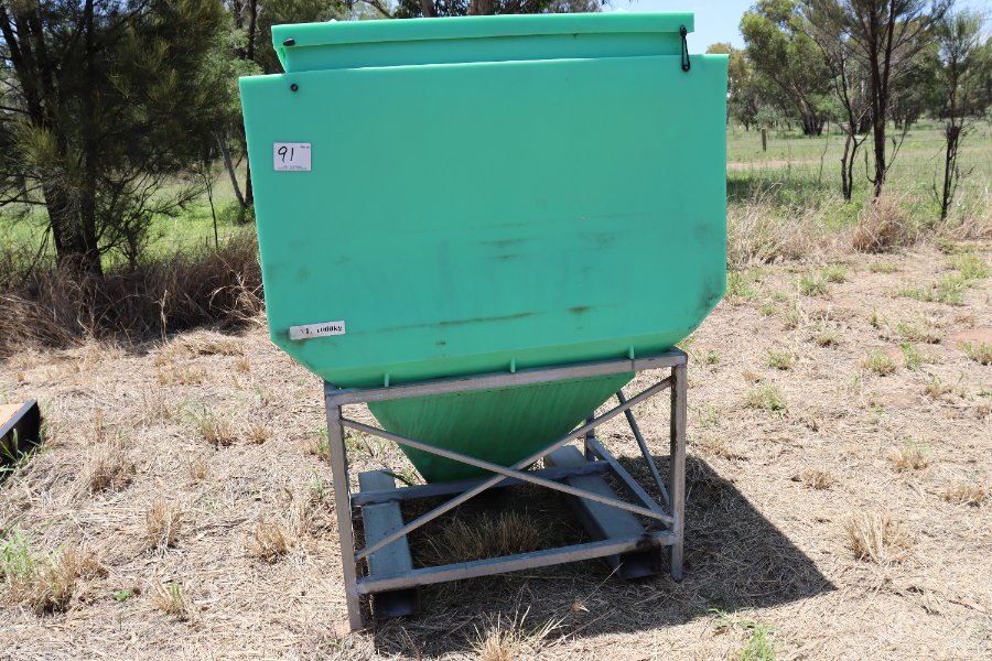 Lot 91 Jacky 1000kg Poly Grain Hopper Auctionsplus 5365