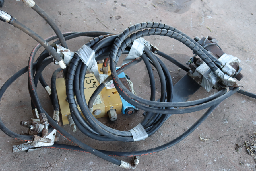 Lot 159 Hydraulic Steering Valve suit Trimble GPS Original Spray