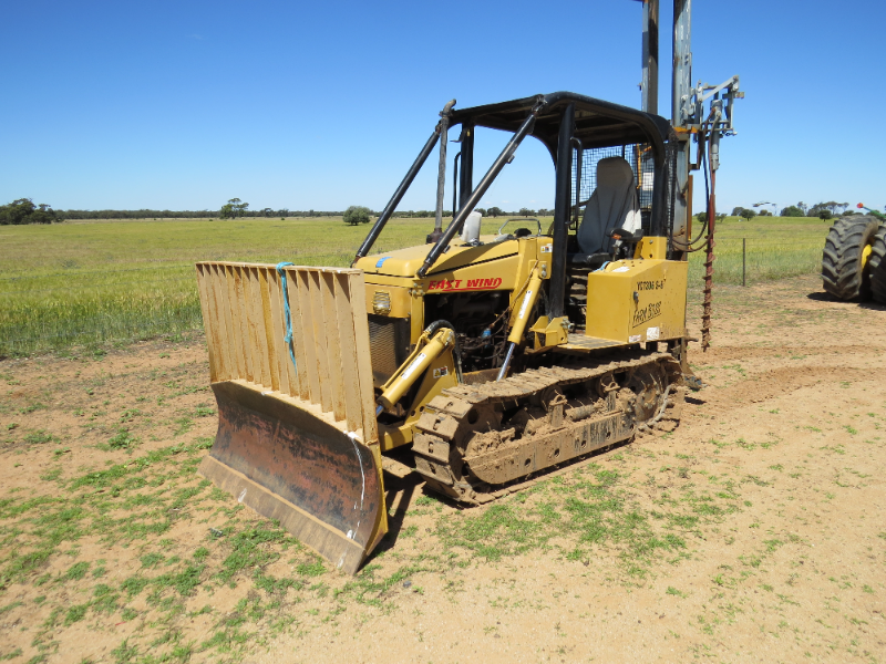 Lot 28 - 2007 East Wind Farm Boss YCT306 S-6 bulldozer with 2005 Lyco ...