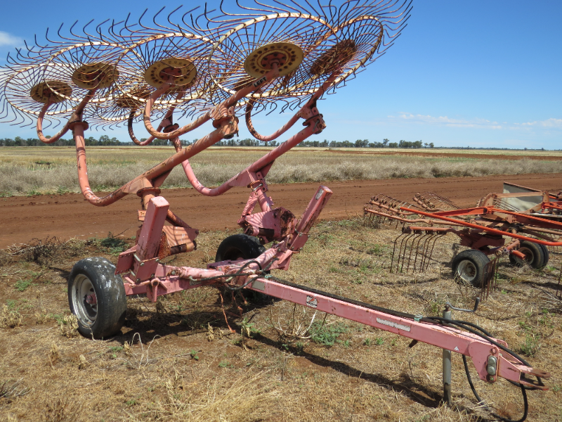 Lot 20 - Howard V8 trailing rake | AuctionsPlus