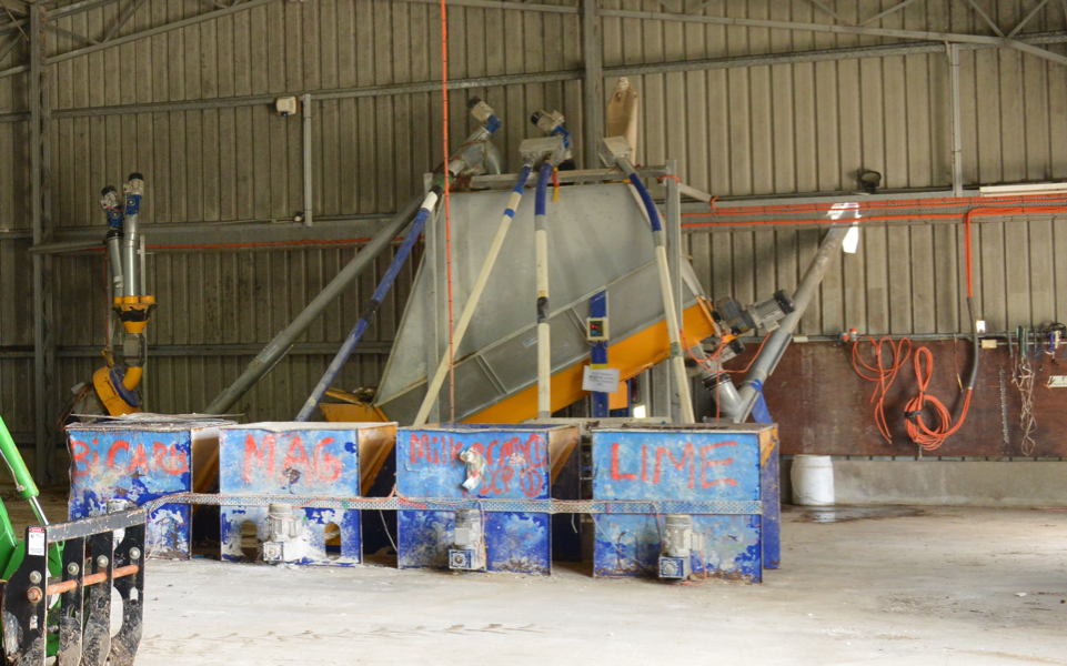 Lot 75 - Disc mill & mixing station | AuctionsPlus