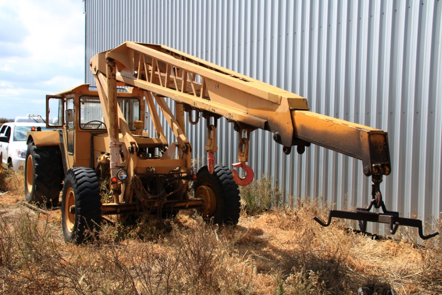 Lot 7 Chamberlain/John Deere 4t tractor crane AuctionsPlus