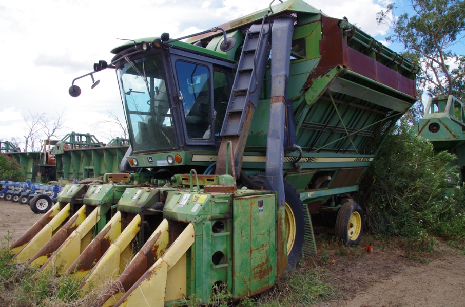 Lot 15 - John Deere 9950 4 row picker (parts only) | AuctionsPlus