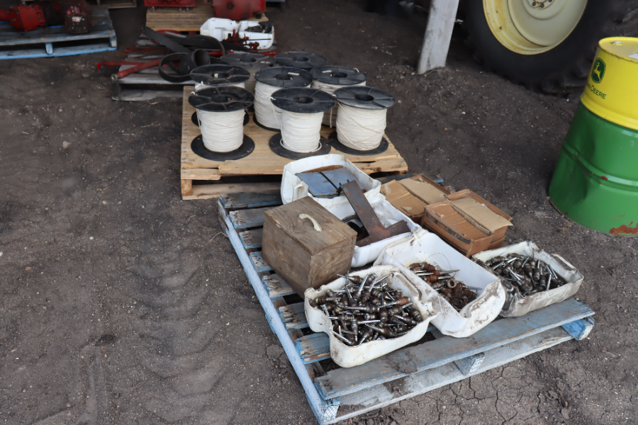 Lot 128 - Cotton Rope & Picker Parts | AuctionsPlus