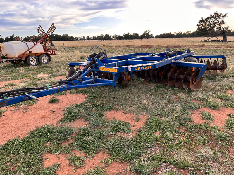 Lot 8 - Grizzly 36 Plate Offset Disc Plough | AuctionsPlus