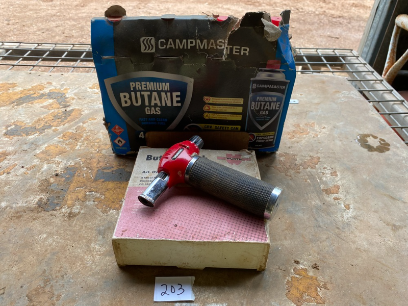 Lot 203 BUTANE TORCH AND 4 X BUTANE BOTTLES AuctionsPlus