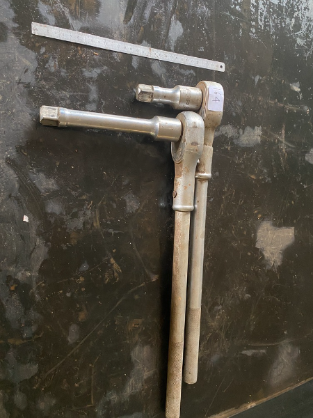 Lot 164 - EXTRA LARGE SOCKET WRENCHES WITH EXTENSION BARS | AuctionsPlus
