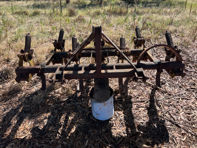 Lot 26 Chisel plough 7 tyne, 3pl AuctionsPlus