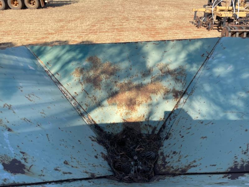 Lot 6 Horwood Bagshaw spreader AuctionsPlus