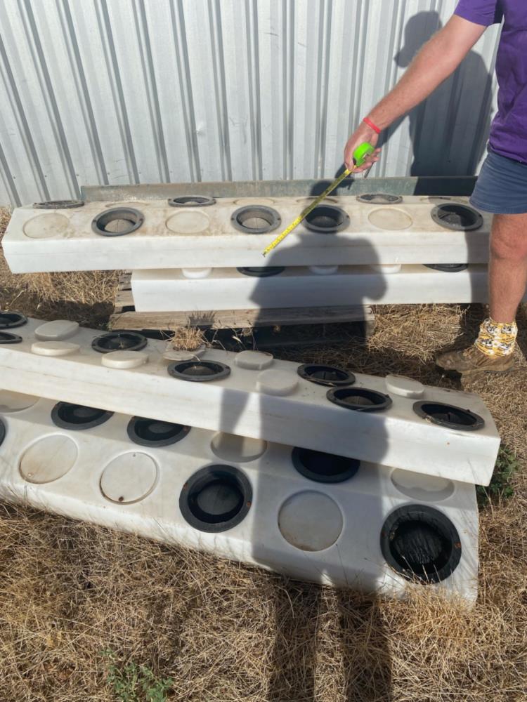 MOLASSES LICK FEEDER AuctionsPlus