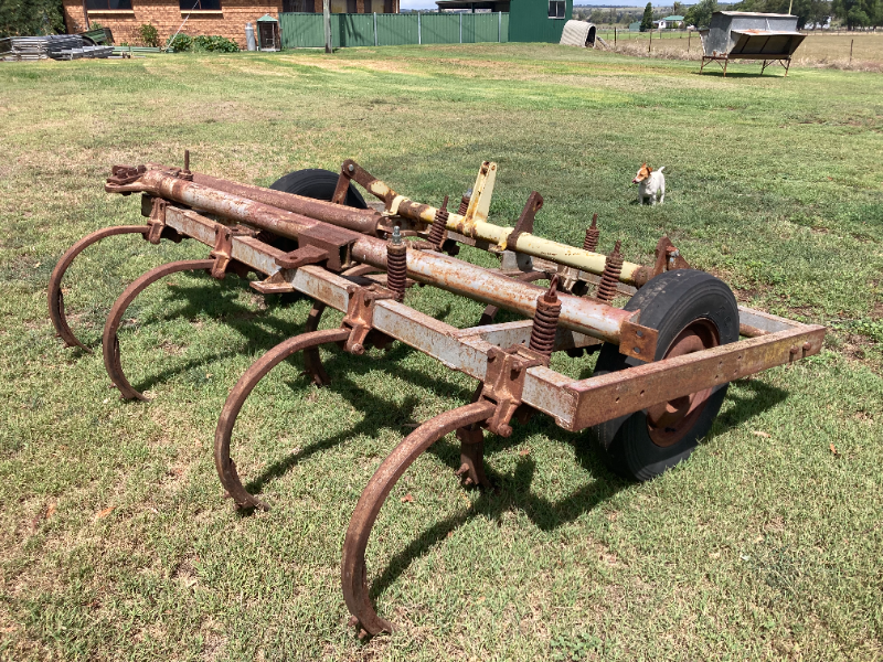 Lot 38 YEOMANS TRAILING CHISEL PLOUGH AuctionsPlus