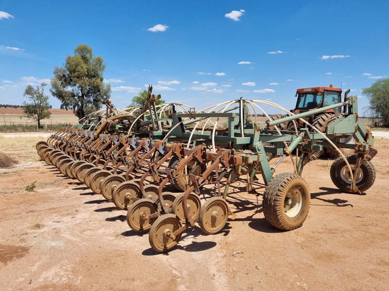 Lot 46 JOHN SHEARER AIR SEEDER BAR AuctionsPlus