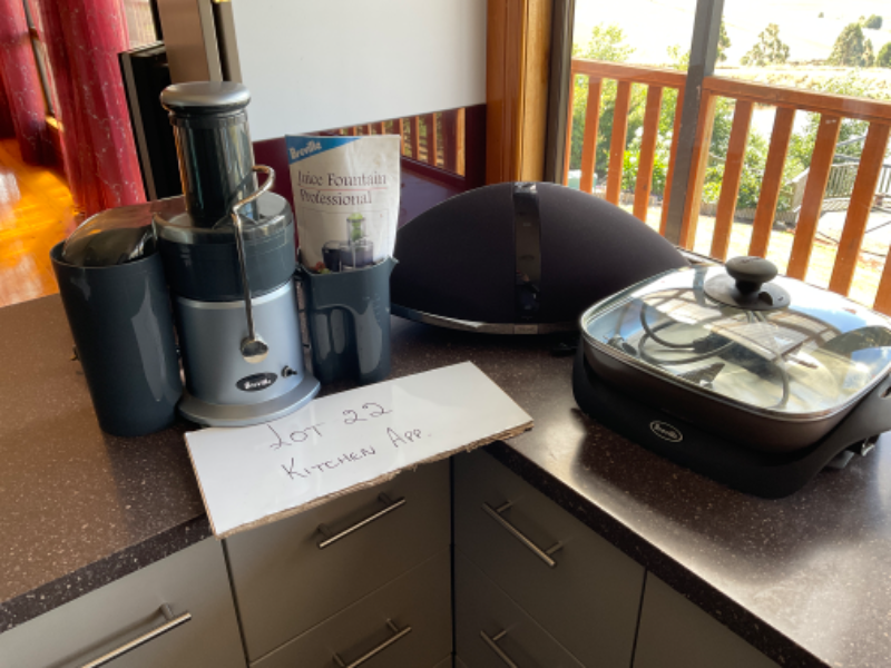Lot 22 Kitchen appliances AuctionsPlus