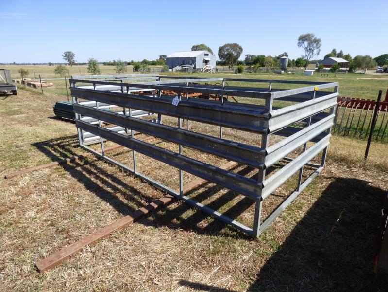 Lot 13 - Sheep Crate | AuctionsPlus