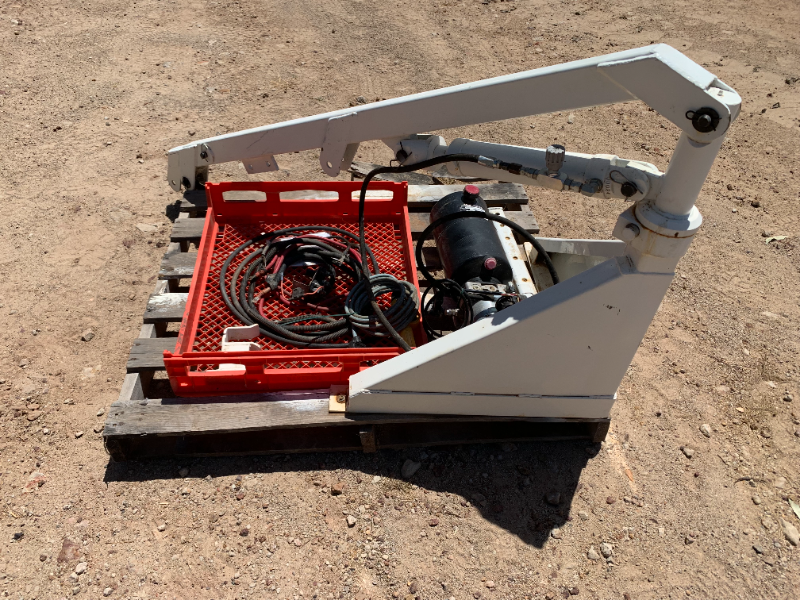 Lot 85 Vehicle hoist with new electric over hydraulic motor