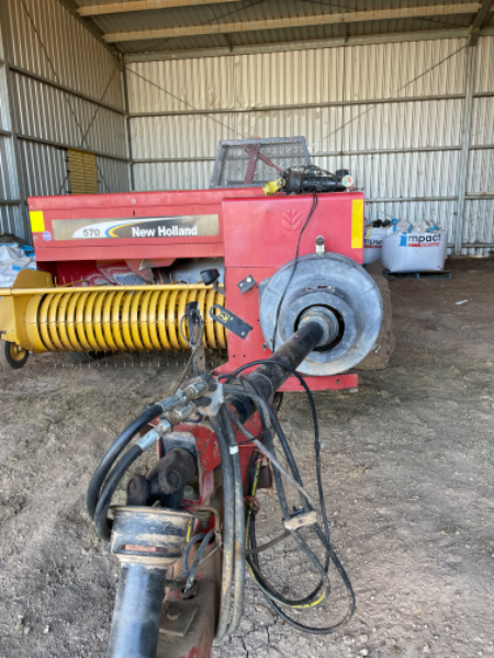 Lot 201 - New Holland 570 Baler | AuctionsPlus