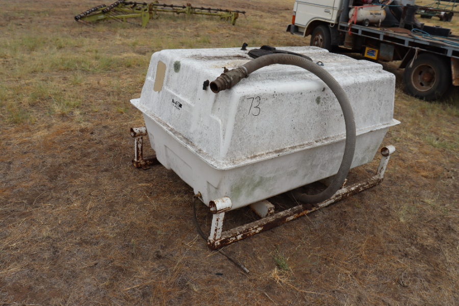 Lot 73 - Bongeen fibreglass tank 1200L | AuctionsPlus