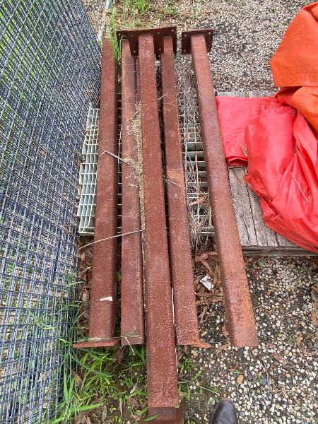 Lot 82 - 8 x 90mmx90mmx 1800mm steel fence posts with bolt plates ...