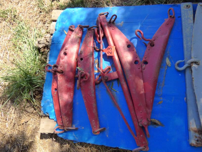 Lot 23 Furphy 3 horse equalizer swing bars narrow AuctionsPlus