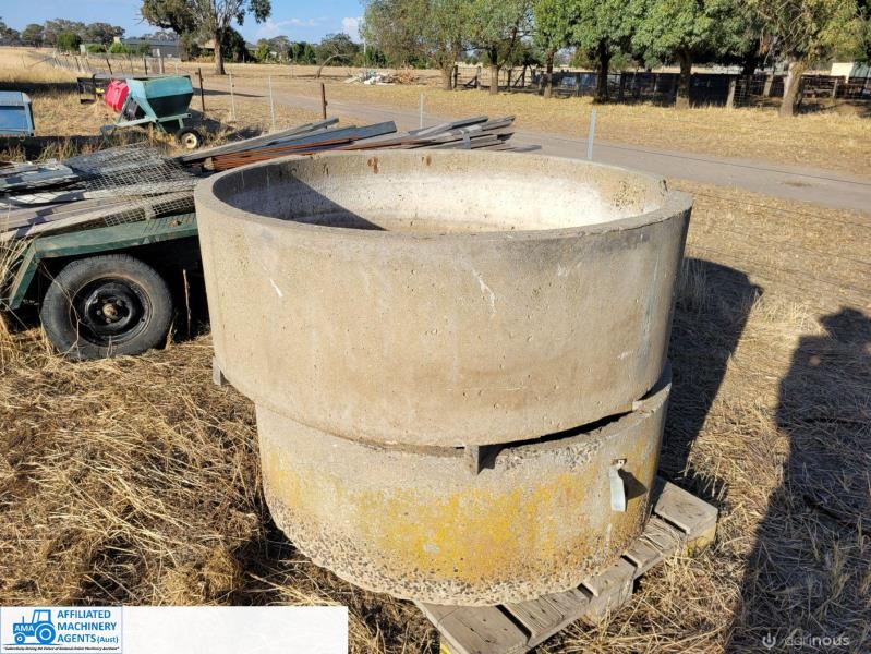 Lot 137 2x 4ft Concrete Water Troughs AuctionsPlus