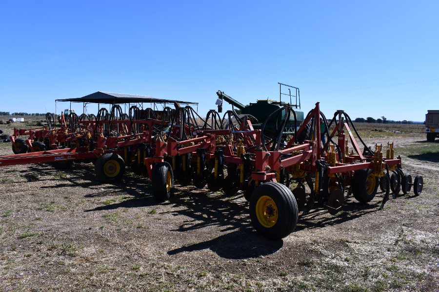 Lot 11 - Bourgault 8810 Airseeder Bar 