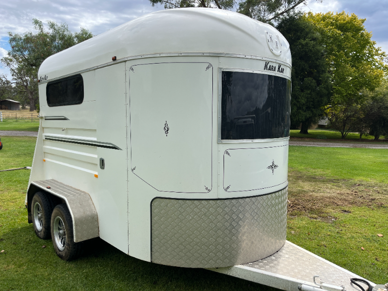 5 Karakar 2 Horse Deluxe Straight Load Float AuctionsPlus