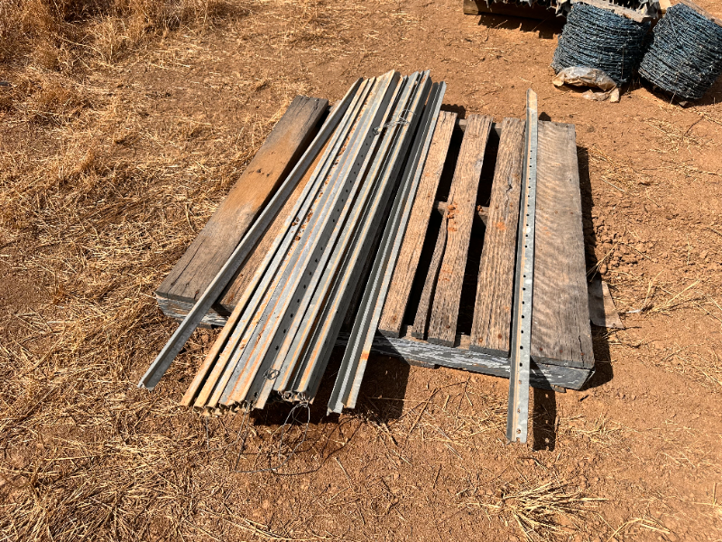 Lot 181 2x Bundles Waratah Steel Fence Pickets + Singles AuctionsPlus