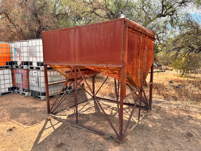Lot 207 - Twin Feed Grain Bagging Bin | AuctionsPlus