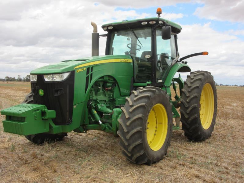 Lot 6 - John Deere 8260R Tractor | AuctionsPlus