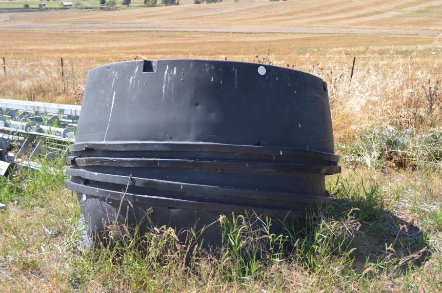 Lot 112 4x Poly Cattle Tubs AuctionsPlus