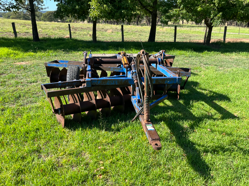 LOT 14 - GRIZZLY OFFSET DISC PLOUGH | AuctionsPlus