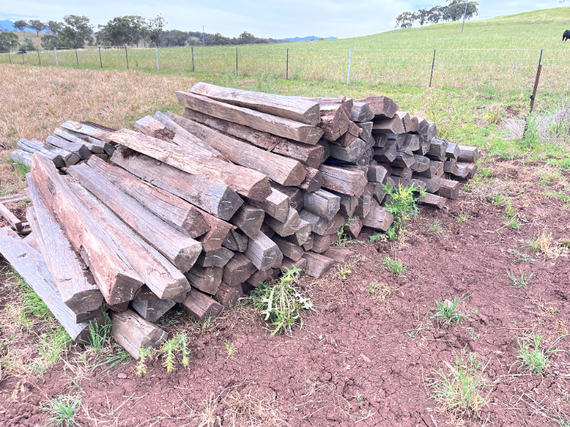 24 130 Split Post AuctionsPlus