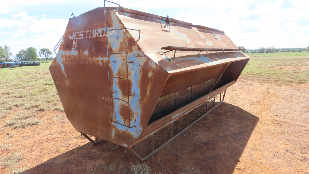LOT 50 Westbrook eng cattle grain feeder, 8T AuctionsPlus