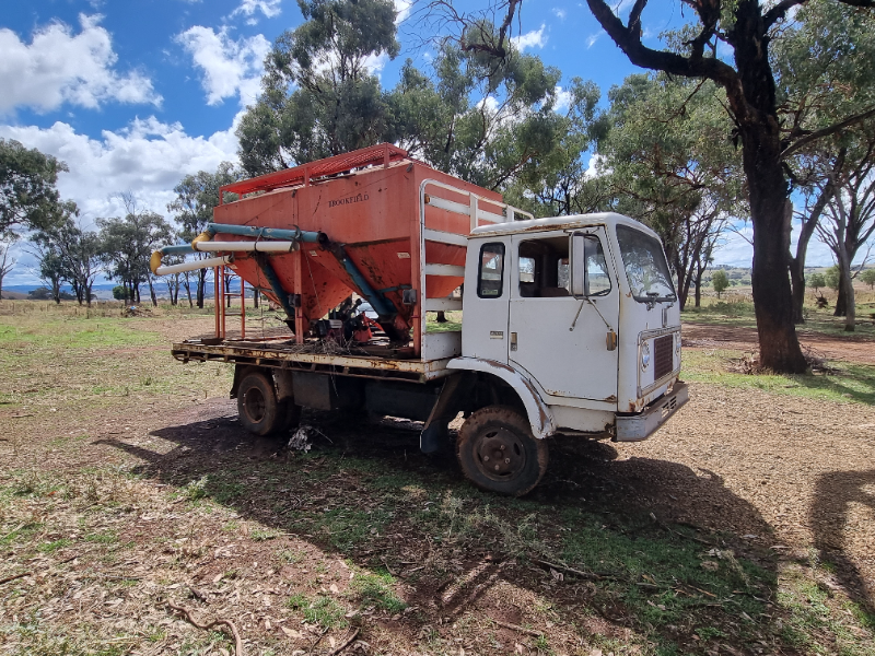 Lot 28 Acco Grouper Truck / Brookfield Seed Super unit AuctionsPlus