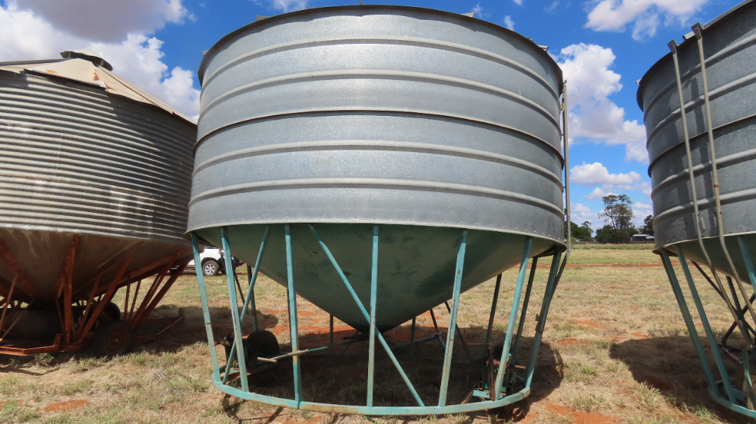 LOT 40 AAMG Field bin 22t AuctionsPlus