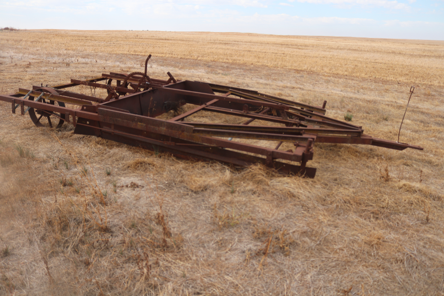 Lot 94 Land plane grader board. AuctionsPlus