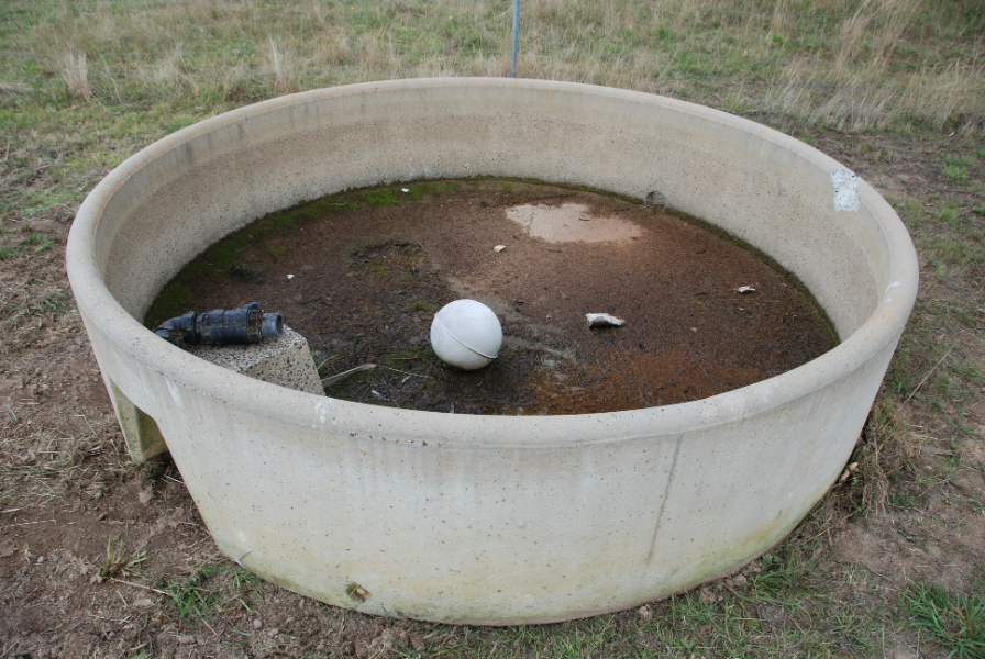 Lot 47 Concrete water trough 2000 ltr Midwest AuctionsPlus