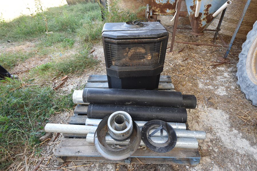Coonara Wood Imitation Gas Heater AuctionsPlus