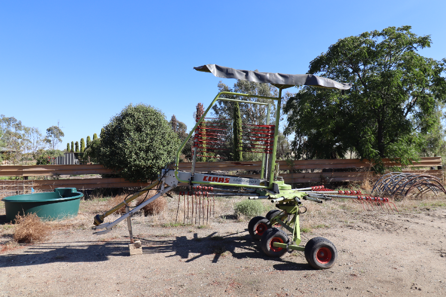 Lot 3 - Class liner 420T Rotary Hay Rake | AuctionsPlus
