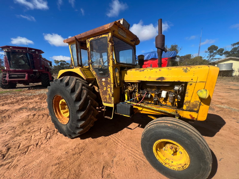 Lot 4 - Chamberlain C6100 cab tractor | AuctionsPlus