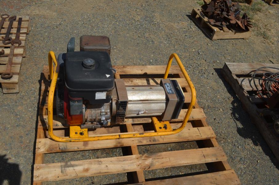 Lot 22 6KVA 11hp Briggs and Stratton generator AuctionsPlus